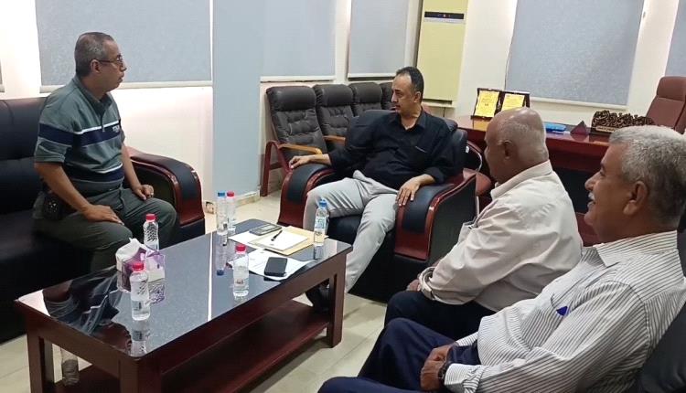 مدير صحة عدن يطلع على الأوضاع الصحية في مستشفى الصداقة والمرافق الصحية بمديرية الشيخ عثمان