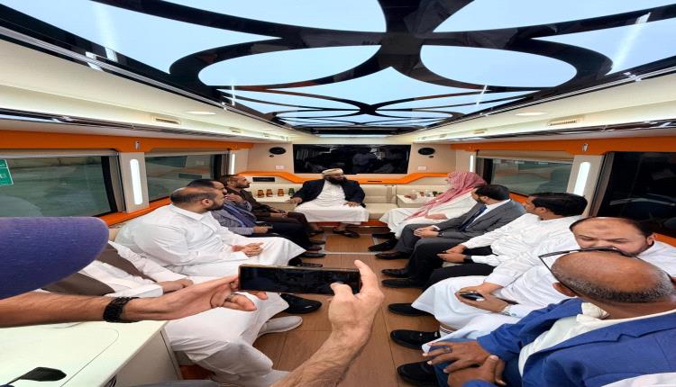 وزير الأوقاف يقف على جاهزية أسطول نقل حجاج بلادنا بين مطار جدة والأراضي المقدسة