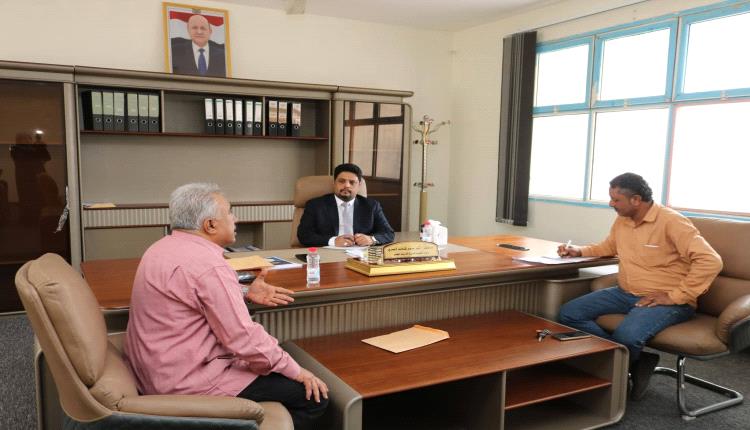 وزير التعليم الفني يناقش سير العمل في مكاتب عدن ولحج ويؤكد على تطوير المناهج وتعزيز الكوادر