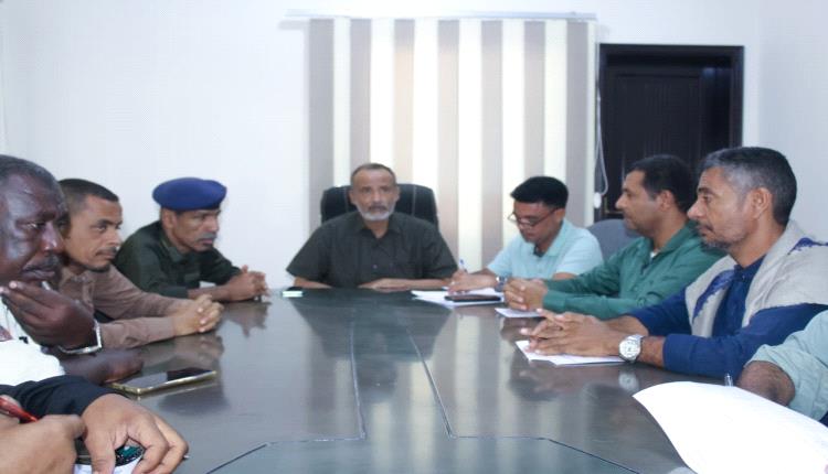 اجتماع تنفيذي في بروم ميفع يبحث تحسين الأداء الخدمي ومواجهة آثار السيول