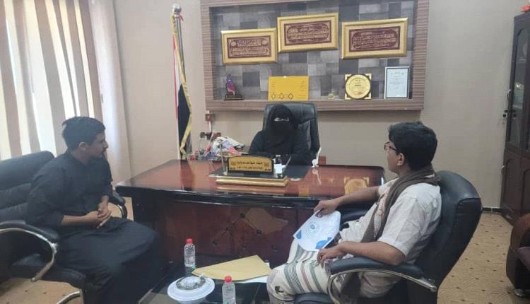 الوكيل المساعد لشؤون المرأة خديجة باكريت تؤكد أهمية الأمن السيبراني في تمكين المجتمع بالمهرة