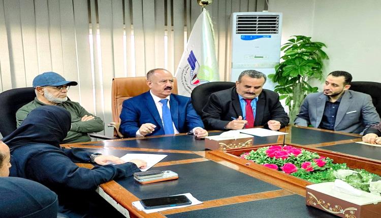 وزير النقل يتفقد سير العمل و مستوى الأداء في مطار عدن الدولي