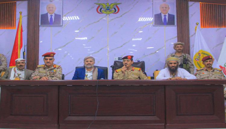 وزير الدفاع يلتقي قيادات المقاومة الشعبية ويشدد على توحيد الجهود لاستعادة الدولة