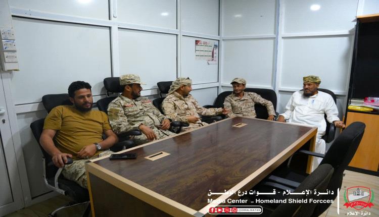 رئيس أركان قوات درع الوطن اللواء عبدالرحمن اللحجي يتفقد دائرتي الرقابة والتدريب في عدن