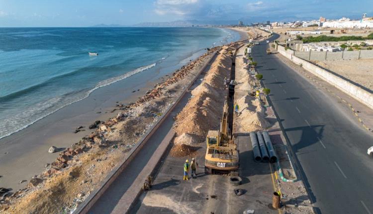 قرب استكمال المرحلة التجريبية لشبكة الصرف الصحي في المكلا واستعدادات إعادة سفلتة شارع الستين