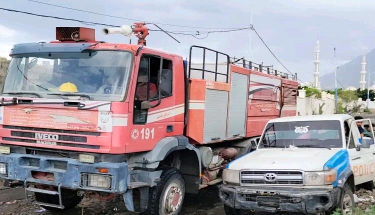 الدفاع المدني بتعز يكثف جهوده للعثور على طفل جرفته السيول في حي الكوثر