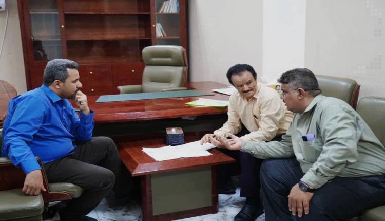 محافظ لحج "الحالمي" يناقش مع مدير عام القبيطة ومكتب الزراعة سبل النهوض بالقطاع الزراعي بالمديرية