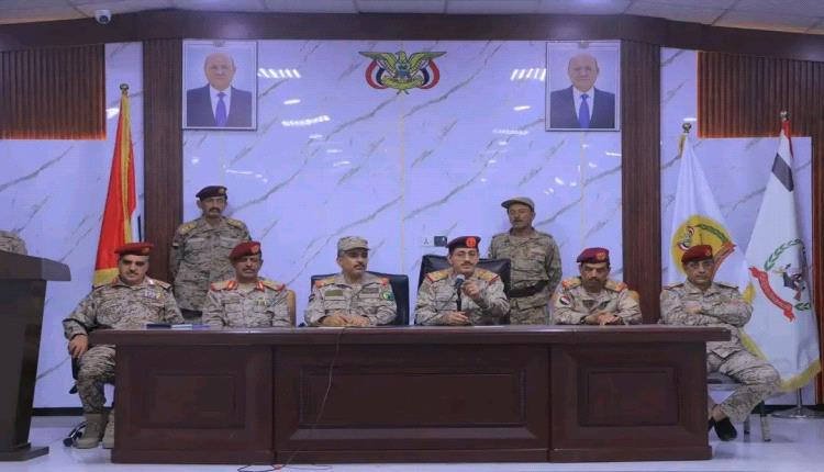 وزير الدفاع يلتقي قيادات المقاومة في مأرب والجوف ويشيد بدورهم في مواجهة مليشيات الحوثي