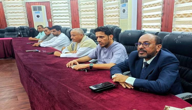 جامعة المهرة تشارك في ورشة إدارة مخاطر الكوارث والتكيف المناخي وتعزيز العمل المؤسسي بمحافظة المهرة