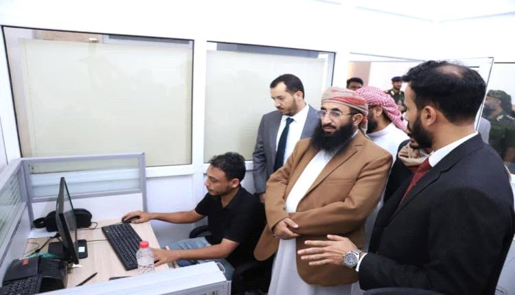 وزير الأوقاف يدشن ربط خدمات التأشيرات ويعلن إصدار أول تأشيرة لحجاج اليمن