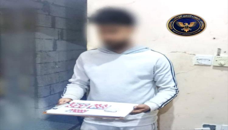 ضبط متهم بحوزته مخدرات في منفذ رأس عمران بعدن