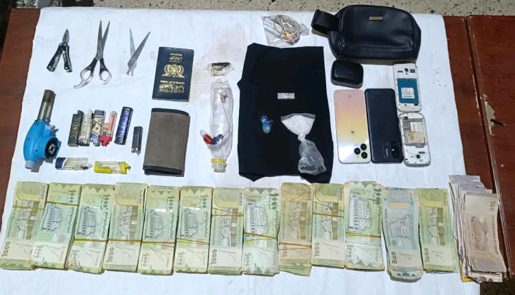 مكافحة المخدرات تداهم وكراً لعصابة ترويج “الشبو” شرق المكلا وتضبط متهمين وكميات مخدرة