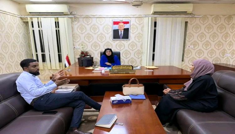 وزيرة الشؤون القانونية تبحث مع منظمة "نداء جنيف" سبل تعزيز التعاون المشترك