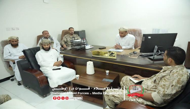 رئيس أركان قوات درع الوطن يتفقد المالية وشؤون الأفراد ويؤكد:لا تهاون في الانضباط وتطوير الأداء المؤسسي