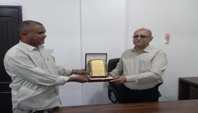 جمعية مستخدمي المياه بسد لفيح والفقية تكرّم مدير عام تبن بدرع المسؤولية تقديرًا لجهوده الزراعية