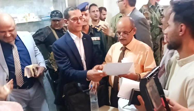 حملة رقابية مشتركة لضبط أسعار الأدوية في تعز