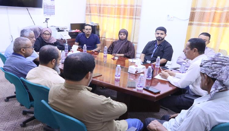 مناقشة آلية تنفيذ المرحلة الثانية من مشروع تعزيز الوعي الصحي لزيادة الطلب على التحصين في مديريتي تريم والقطن