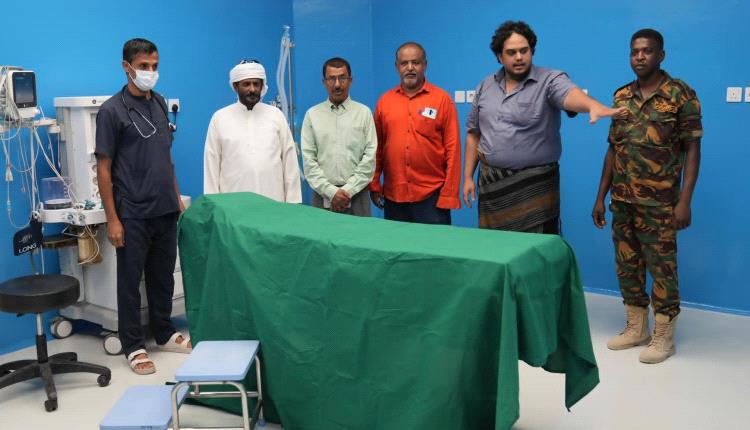 وكيل الشؤون الفنية بالمهرة يدشن تشغيل غرفة العمليات بمستشفى الغيضة المركزي ويؤكد استمرار استكمال المشاريع الصحية