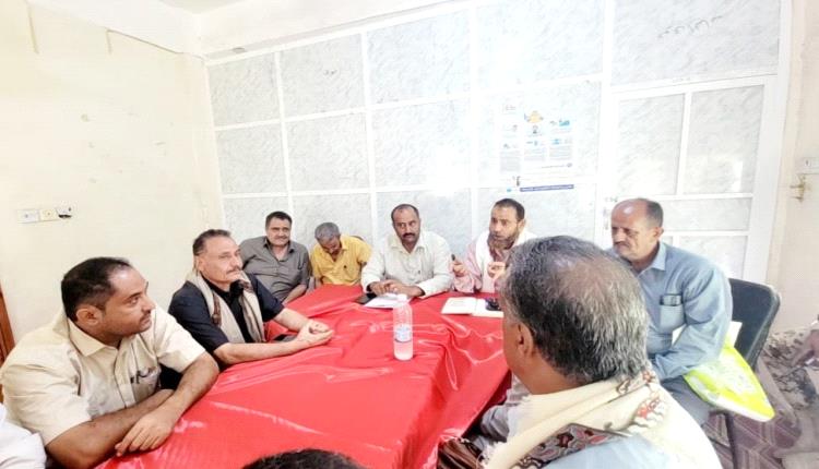 مدير عام قعطبة يترأس لقاءً موسعًا لإزالة العشوائيات وتعزيز الخدمات في المديرية