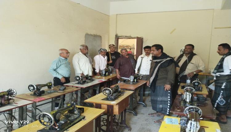 مدير عام خنفر يتفقد المعهد التقني في الكود ويطلع على سير العملية التعليمية