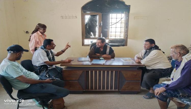 مدير عام خنفر "اليوسفي" يزور قسم شرطة الكود ويطّلع على سير العمل الأمني