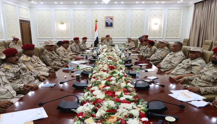 وزير الدفاع يجتمع بهيئة القوى البشرية ويشدد على مواصلة جهود ضبط البيانات