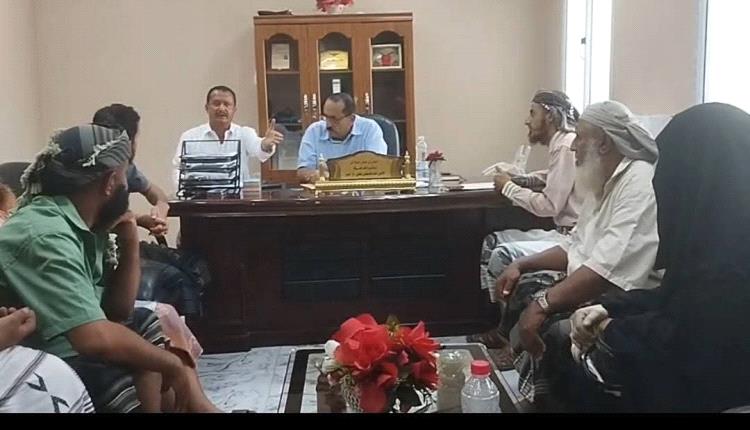 أمين محلي لحج يبحث مع مندوب الغاز المحافظة ووكلاء الحوطة وتبن آلية توزيع الغاز المنزلي بـالمحافظة