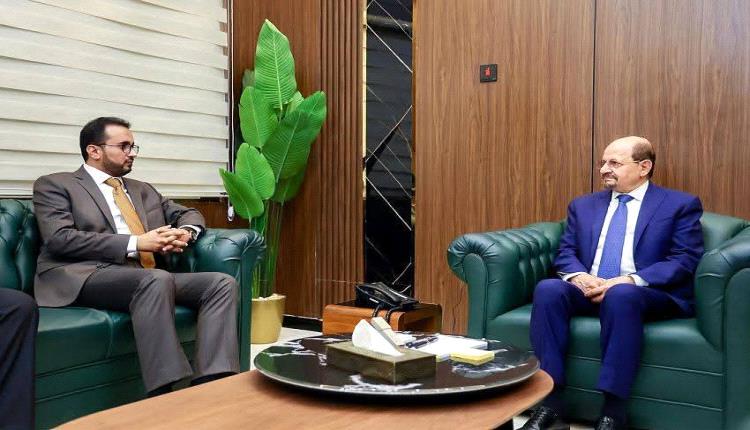 رئيس الوزراء يزور وزارة الخدمة المدنية ويشدد على تسريع وتيرة الإصلاح الإداري والمؤسسي