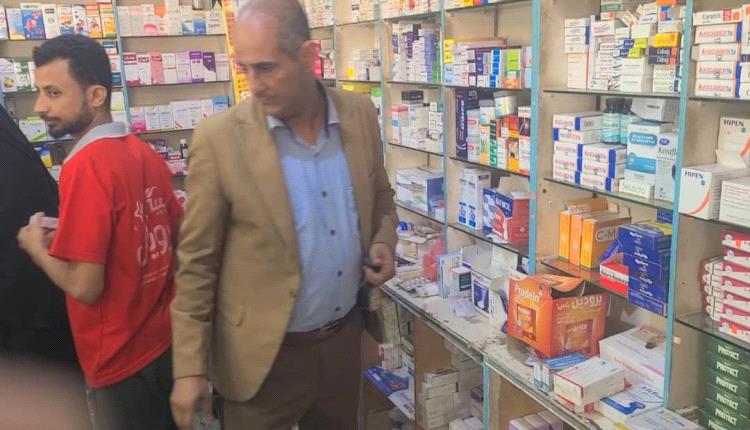 مكتب صحة عدن ينفذ نزولًا ميدانيًا للرقابة على الصيدليات في الشيخ عثمان