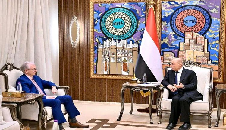 رئيس مجلس القيادة: امن الممرات المائية مرهون بإنهاء سيطرة وكلاء ايران على أجزاء من البر اليمني