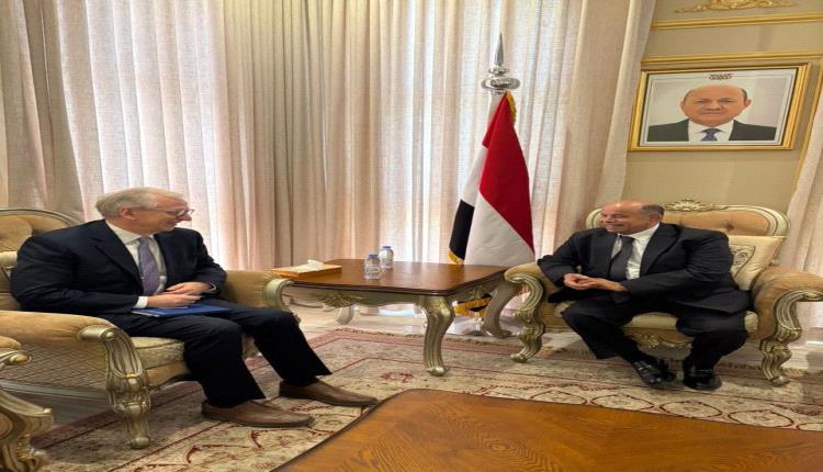 الخنبشي يلتقي السفير الألماني لدى اليمن ويبحثان العلاقات الثنائية ومستجدات الأوضاع العامة
