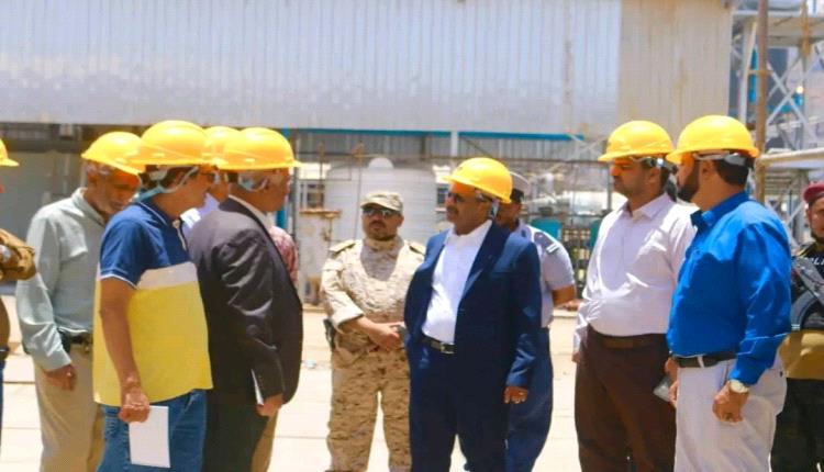 وزير النفط والمعادن يتفقد مصفاة عدن ويوجه بتشكيل غرفة عمليات مشتركة لتسريع استئناف الإنتاج