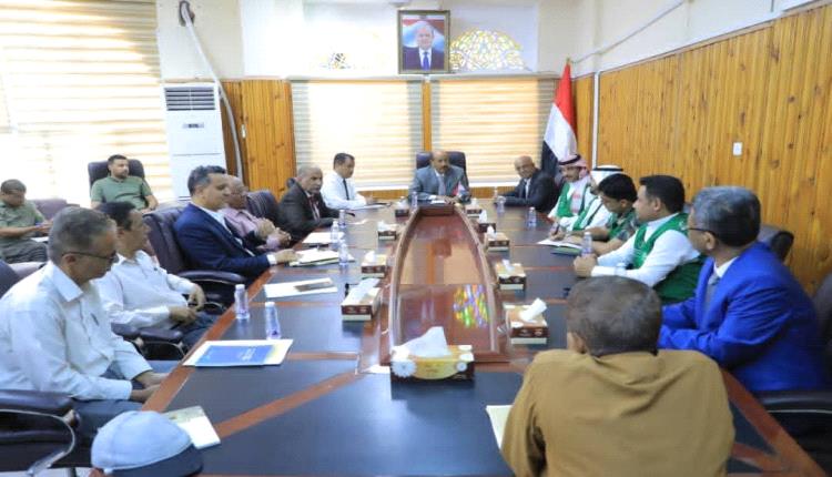 وكيل حضرموت يناقش تدخلات البرنامج السعودي في مديريات الوادي والصحراء