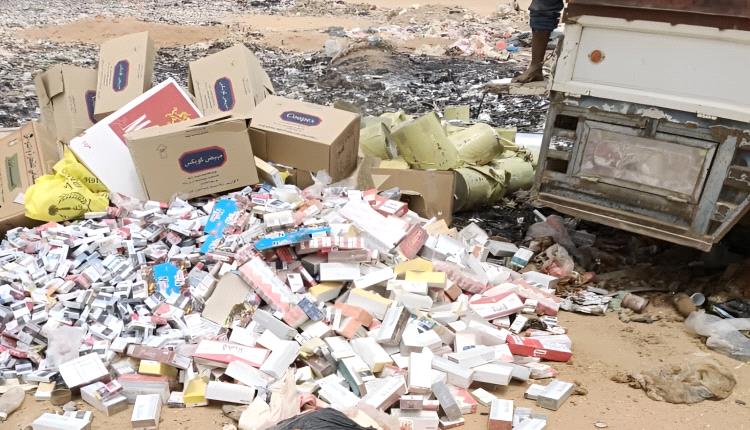 الجمارك بمنفذ الوديعة الحدودي بحضرموت تتلف كميات كبيرة من السلع المنتهية والممنوعة