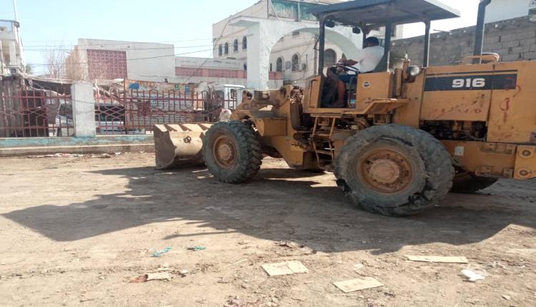 حملة النظافة في جعار تختتم أيامها الأخيرة وتتجه إلى "المخزن" غداً.. والحوتري: العمل مستمر يومياً