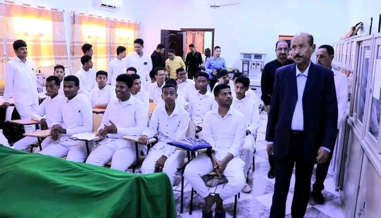 الوكيل باربّاع يتفقد سير اختبارك معهد أمين ناشر للعلوم الصحية بسيئون