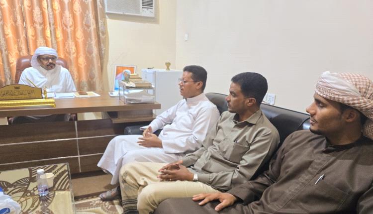 إدارة مركز مداد حضرموت تلتقي مدير عام مصلحة شؤون القبائل بوادي وصحراء حضرموت