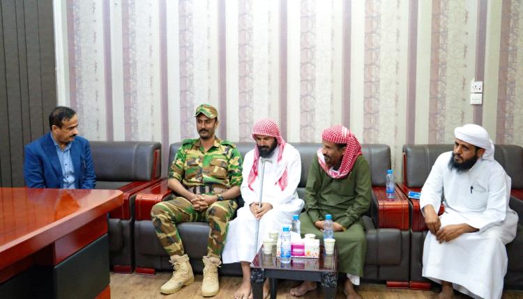 المحافظ بن الوزير يؤكد على أهمية التوجيه المعنوي في تعزيز جاهزية قوات دفاع شبوة