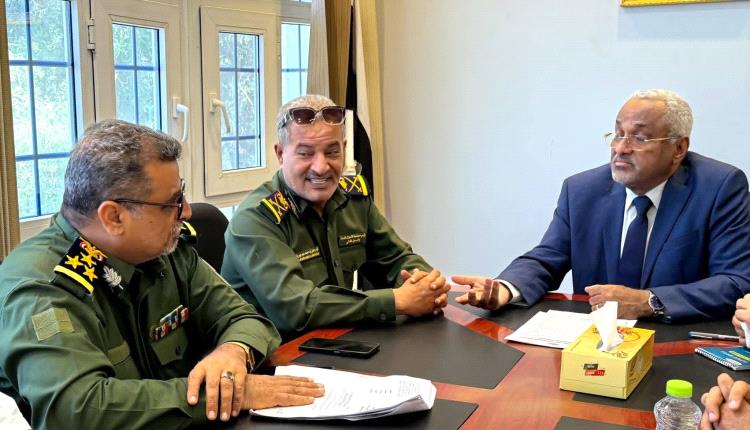 وزير الإدارة المحلية يلتقي رئاسة مصلحة الأحوال المدنية والسجل المدني لمناقشة المبالغ المالية وآلية معالجتها