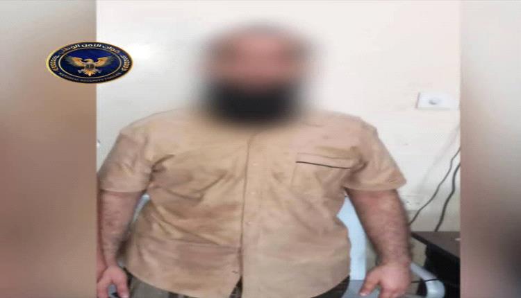 قوات طوق العاصمة عدن تضبط متهما بسرقة طقم عسكري في منفذ العلم