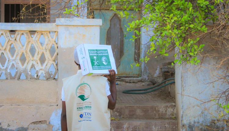 مركز الملك سلمان للإغاثة يواصل توزيع اكثـر من 2,600 كرتون تمر في مديريات ساحل حضرموت