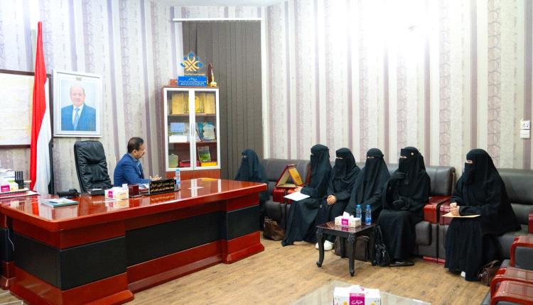 المحافظ بن الوزير يشيد بالدور الحيوي الذي تضطلع به الجمعيات النسوية، مثمّنًا جهودها في دعم المرأة وتنمية قدراتها