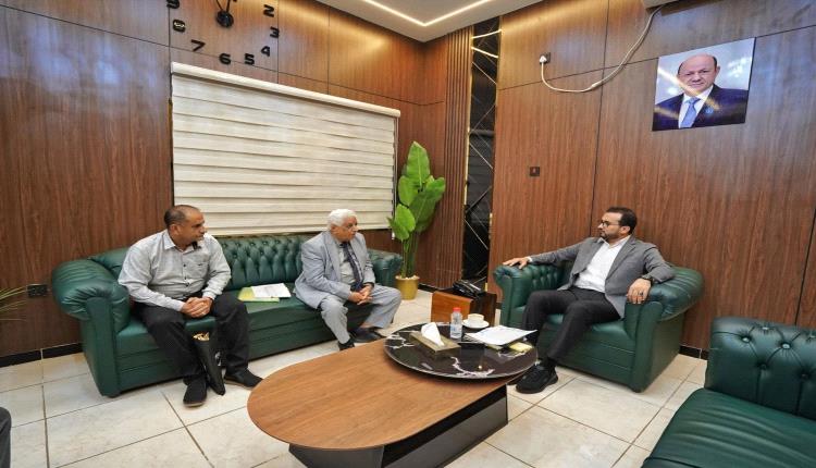 وزير الخدمة المدنية يلتقي رؤساء جامعات لحج وأبين وذمار لمناقشة أوضاع الكادر الأكاديمي والإداري وملف التسويات