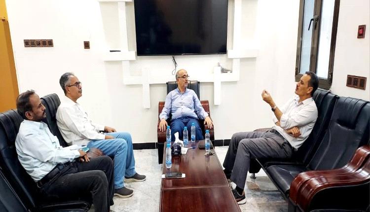 رئيس جامعة شبوة يستقبل مدير عام مديرية عتق