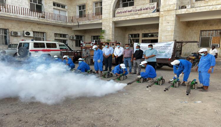 الوكيل الجيلاني يدشن حملة رش ضبابي بمدينة المكلا لمكافحة البعوض والملاريا