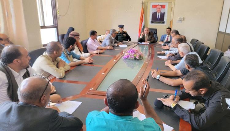 تعز.. السلطة المحلية تقر تشكيل لجنة لتنظيم أسعار الكهرباء وفتح باب الاستثمار في الطاقة