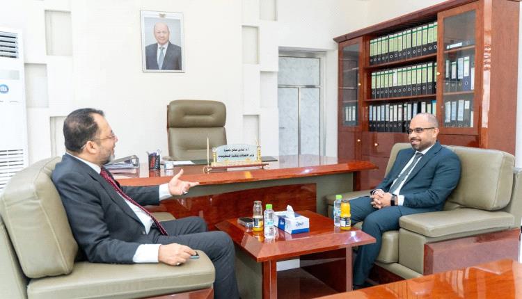 وزيرا الكهرباء والاتصالات يبحثان تعزيز التحول الرقمي في قطاع الكهرباء