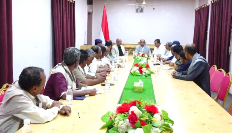 الوكيل بارباع يترأس اجتماع التنفيذي بمديرية القطن وينفذ نزول ميداني للإطلاع على عمل عدد من المرافق الخدمية والتعليمية بالمديرية