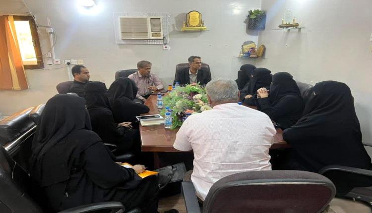 مدير عام وزارة الشؤون الاجتماعية بساحل حضرموت يطلع على أنشطة وأهداف مشروع تعزيز مشاركة النساء في عملية السلام في المسار الثاني