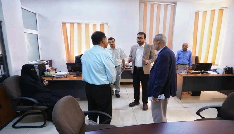 وزير الخدمة المدنية يطلع على سير العمل في المؤسسة العامة للتأمينات الاجتماعية